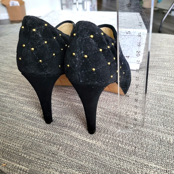 Adrieene Vittadini Black Suede Gold Studded Booties 5 1/2 - Picture 2 of 8